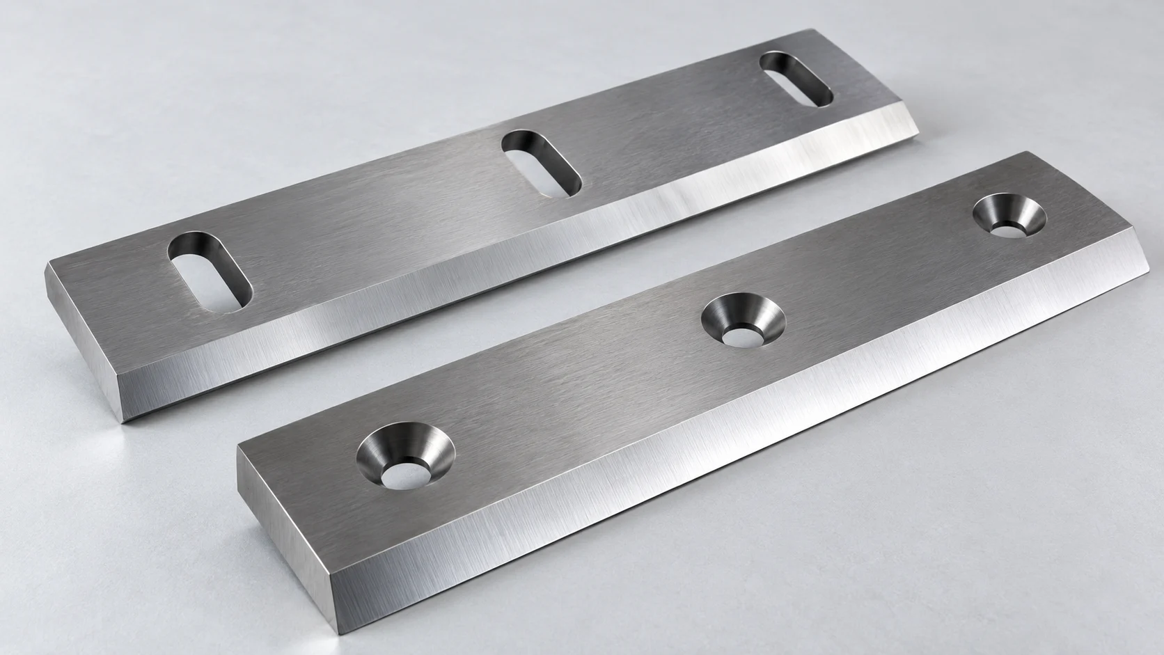 Straight industrial knives with round mounting holes and elongated slots